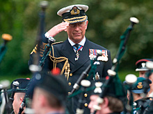 Волынщика королевы Елизаветы II пригласили работать с Карлом III