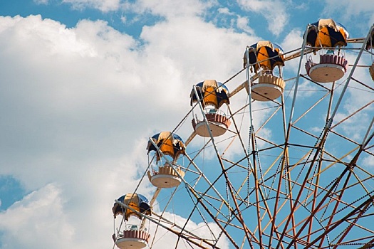 Экспертиза показала значительный износ конструкции колеса обозрения в Ржеве