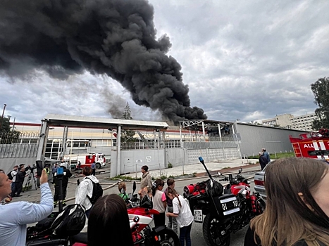 Роспотребнадзор не нашел опасных веществ после пожара на НПО автоматики в Екатеринбурге