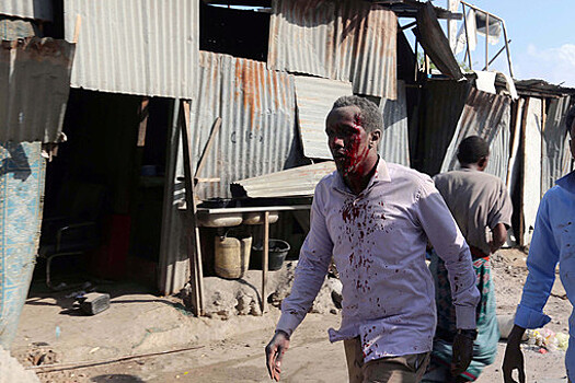 При взрыве в Сомали погибли минимум 20 человек