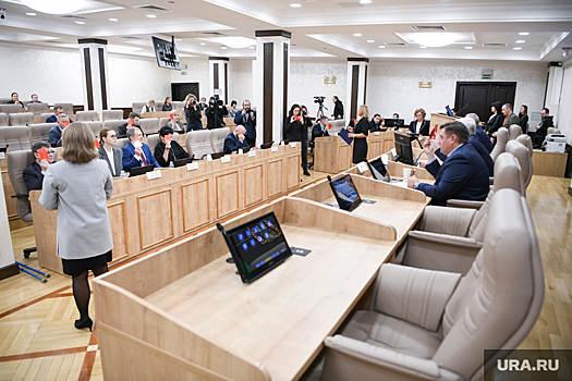 Мэрия Екатеринбурга предложила лишать депутатов думы мандатов за прогулы