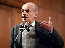 Как выглядит могила Булата Окуджавы с гранитным валуном вместо памятника