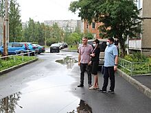 Депутаты устроили совещание по поводу лужи
