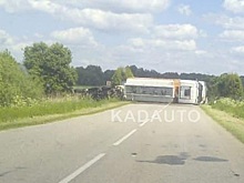 На трассе под Черняховском перевернулся бензовоз