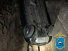 В Самарской области иномарка на скорости влетела в вырытую траншею