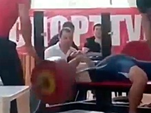 Российский тяжелоатлет уронил на себя 180-килограммовую и погиб