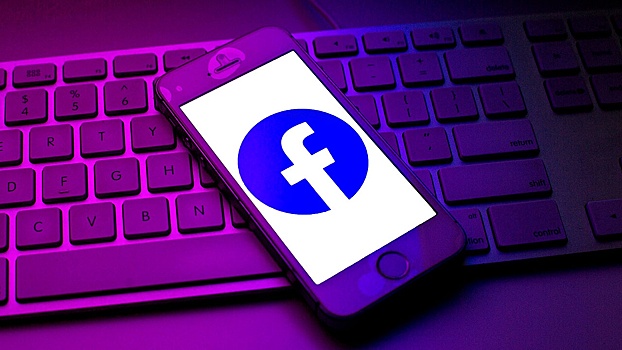 Бывшая сотрудница Facebook заявила, что соцсеть способствует разжиганию ненависти в Интернете