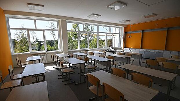 В Томске более 420 школьников эвакуировали из-за короткого замыкания