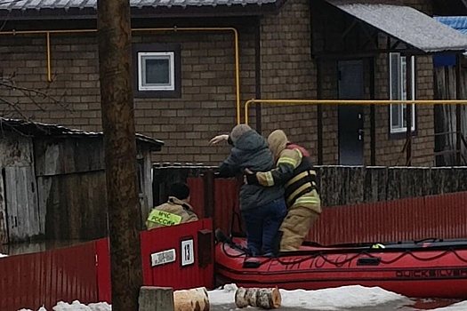 В двух районах Челябинской области от бурного паводка пострадали дома