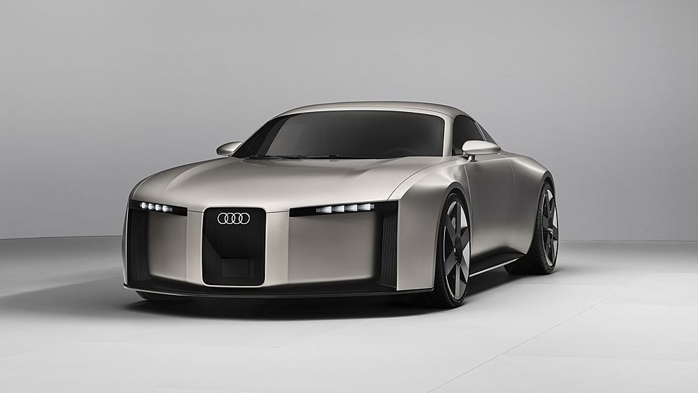 Яркий прототип Audi Concept C призван проиллюстрировать фирменный стиль Radical Next будущих моделей марки. Новый главный дизайнер бренда Массимо Фраскелла создал купе, в котором видятся черты и гоночных болидов 1930-х, и современной Audi TT. Спорткар должен стать серийным электромобилем, который в гамме Audi заменит в том числе и TT.