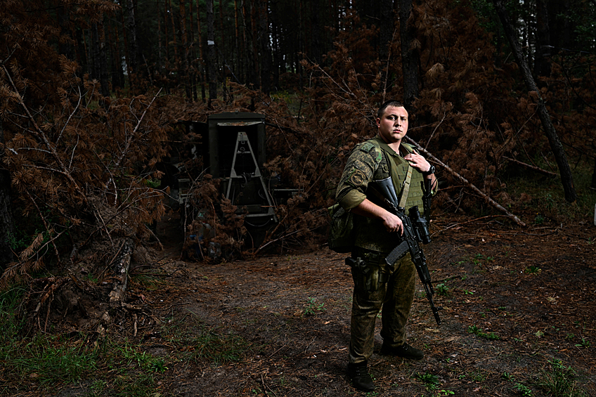 Владимир Левков, старший лейтенант контрактной службы отдельного батальона связи. Выполняет ряд задач, связанных с обеспечением подразделений связью в зоне СВО. 