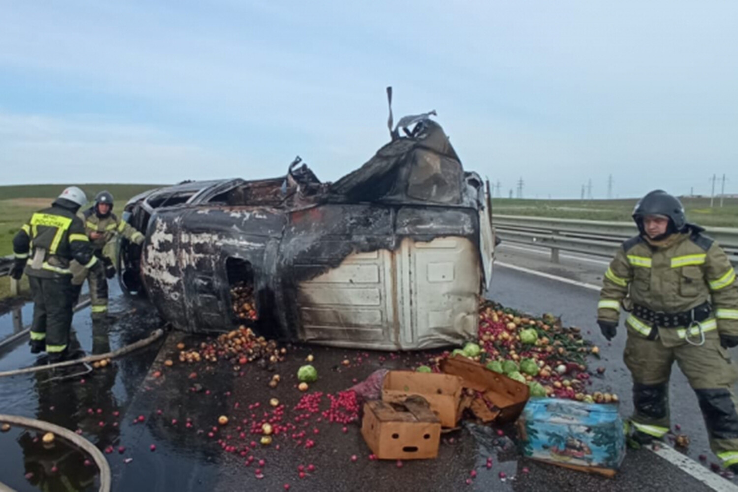 В Крыму «Газель» с овощами перевернулась и сгорела после ДТП