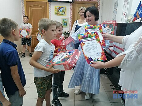 Многодетным семьям Пушкино вручили школьные наборы