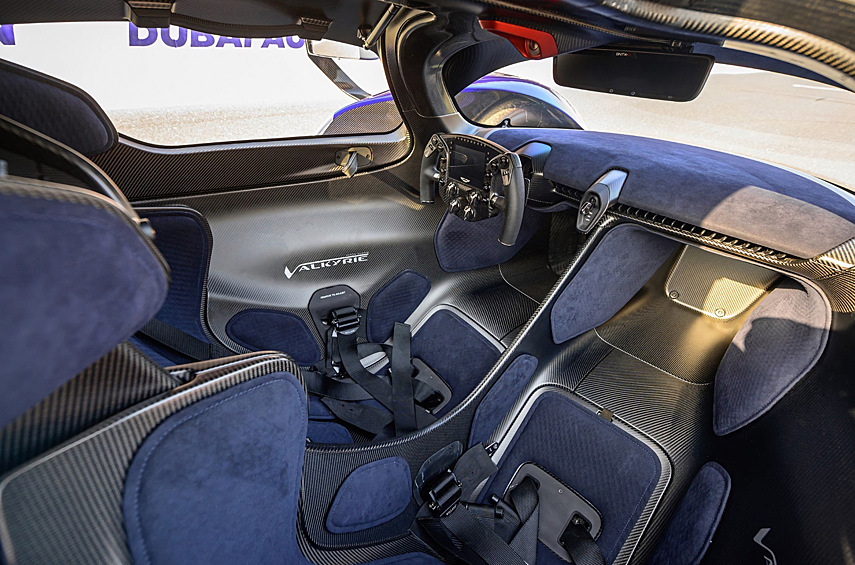 Для уменьшения массы машину лишили всей гибридной начинки. Детали кузова и поперечные рычаги подвески углепластиковые, а лобовое и боковые стёкла сделаны из акрила Perspex. Динамика не раскрыта.