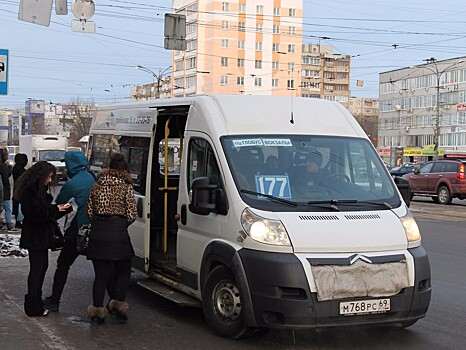 Тверским маршрутчикам запретят уходить с маршрута и дарить друг другу карты