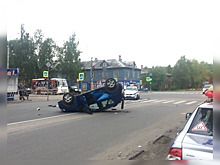 Автомобиль ДПС попал в ДТП с «перевертышем» в Архангельске