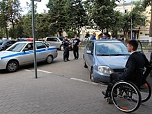 В Вологде машины с парковок со специальным знаком увезли на эвакуаторе