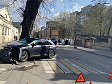 В центре Воронежа в столкновении Chevrolet Niva и Toyota Venza погиб мужчина