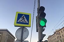 Два седана столкнулись на светофоре в Новосибирске