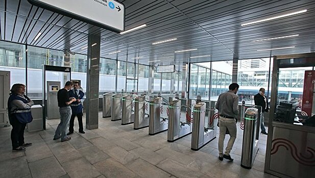 Платформу метро "Кутузовская" закрыли для пассажиров