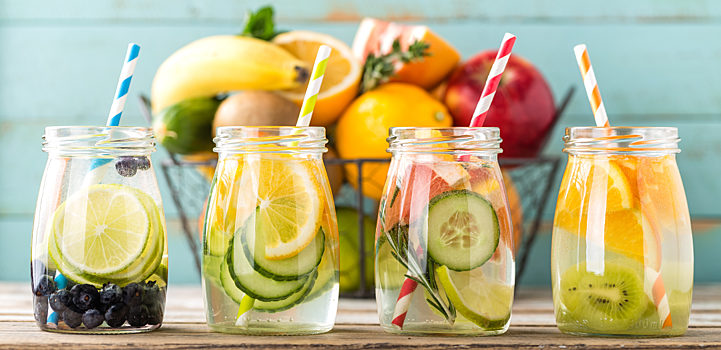 Добавление фруктов к воде сделает её вкуснее и полезнее