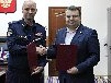 Начальник УФСИН России по Архангельской области Михаил Девятов и министр труда, занятости и социального развития региона Владимир Торопов заключили соглашение о взаимовыгодном сотрудничестве