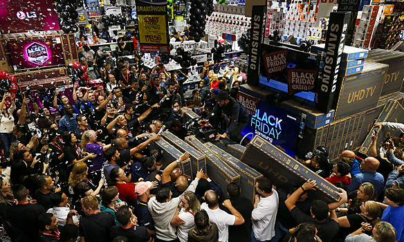 30 человек ограбили магазин электроники в «черную пятницу» в США