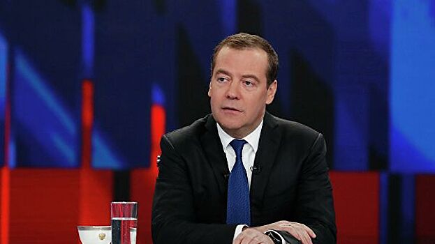 Медведев заявил о необходимости контролировать сферу ИИ