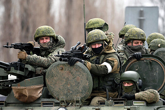РБК: размер зарплаты российских военнослужащих и силовиков увеличат на 10,5%