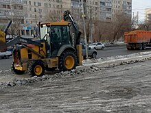 С улиц Оренбурга коммунальщики продолжают убирать снег