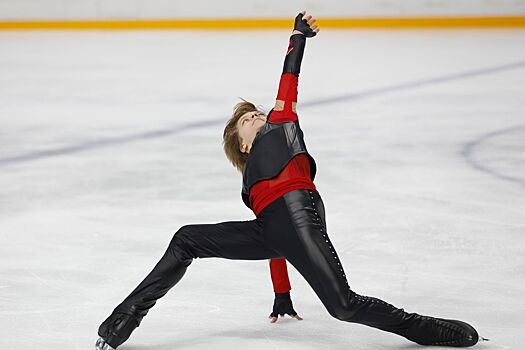 Арсений Федотов выиграл этап Гран‑при России среди юниоров в Магнитогорске