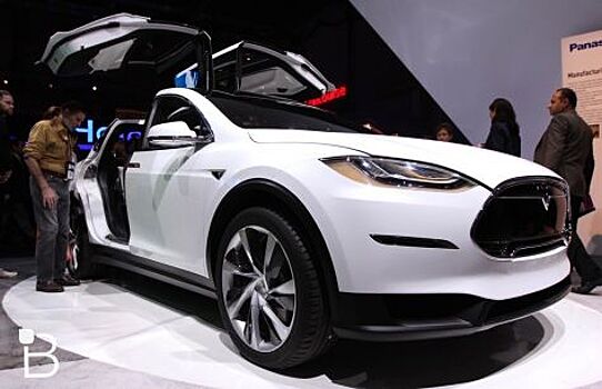 Сможет ли Tesla Model X победить мощный Lamborghini Aventador в гонке