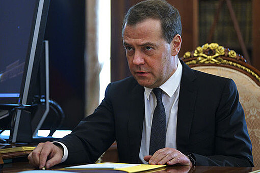 Медведев поручил обеспечить Крым водой