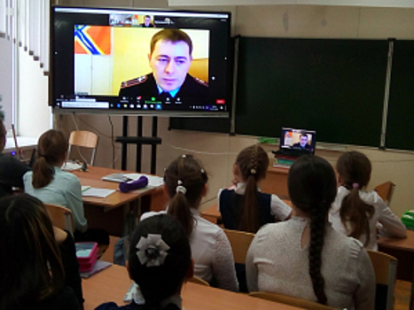 В Оренбургской области сотрудники ГИБДД Октябрьского района провели дистанционные онлайн-уроки в школах