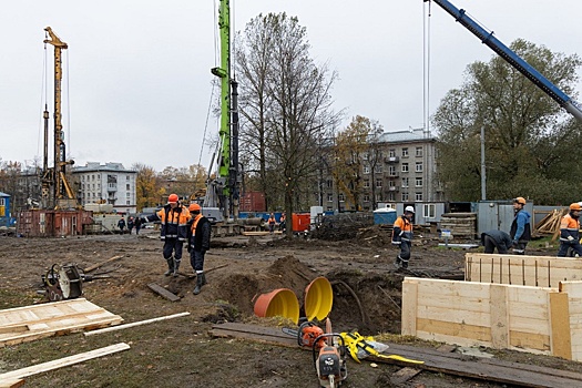 Ситуацию на месте просадки грунта в Петербурге удалось стабилизировать