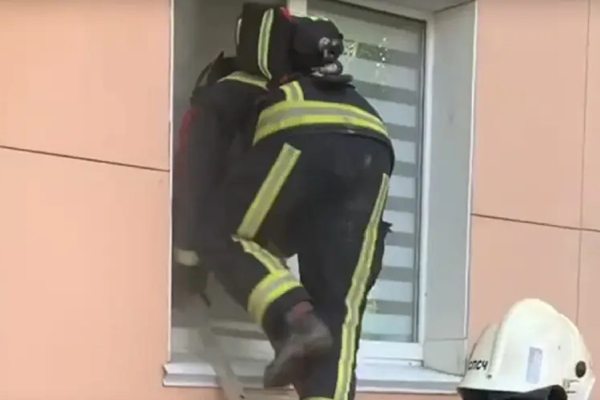 70 человек эвакуировали из горящего дома в Саранске