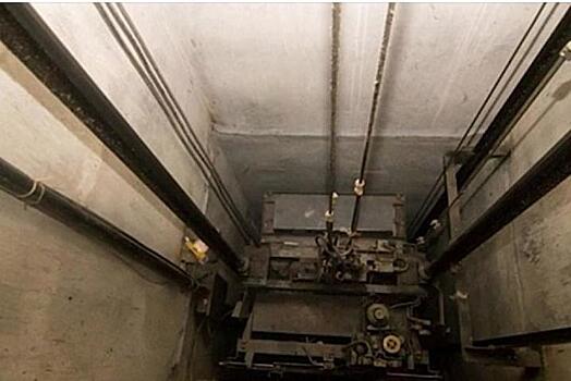 Человек упал в шахту лифта на юго-востоке Москвы