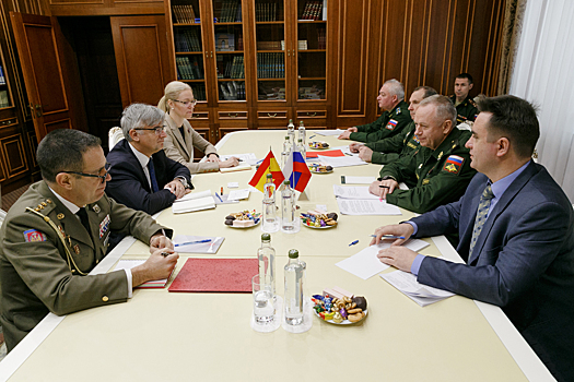 Замминистра обороны РФ генерал-лейтенант Александр Фомин встретился с послом Испании в России
