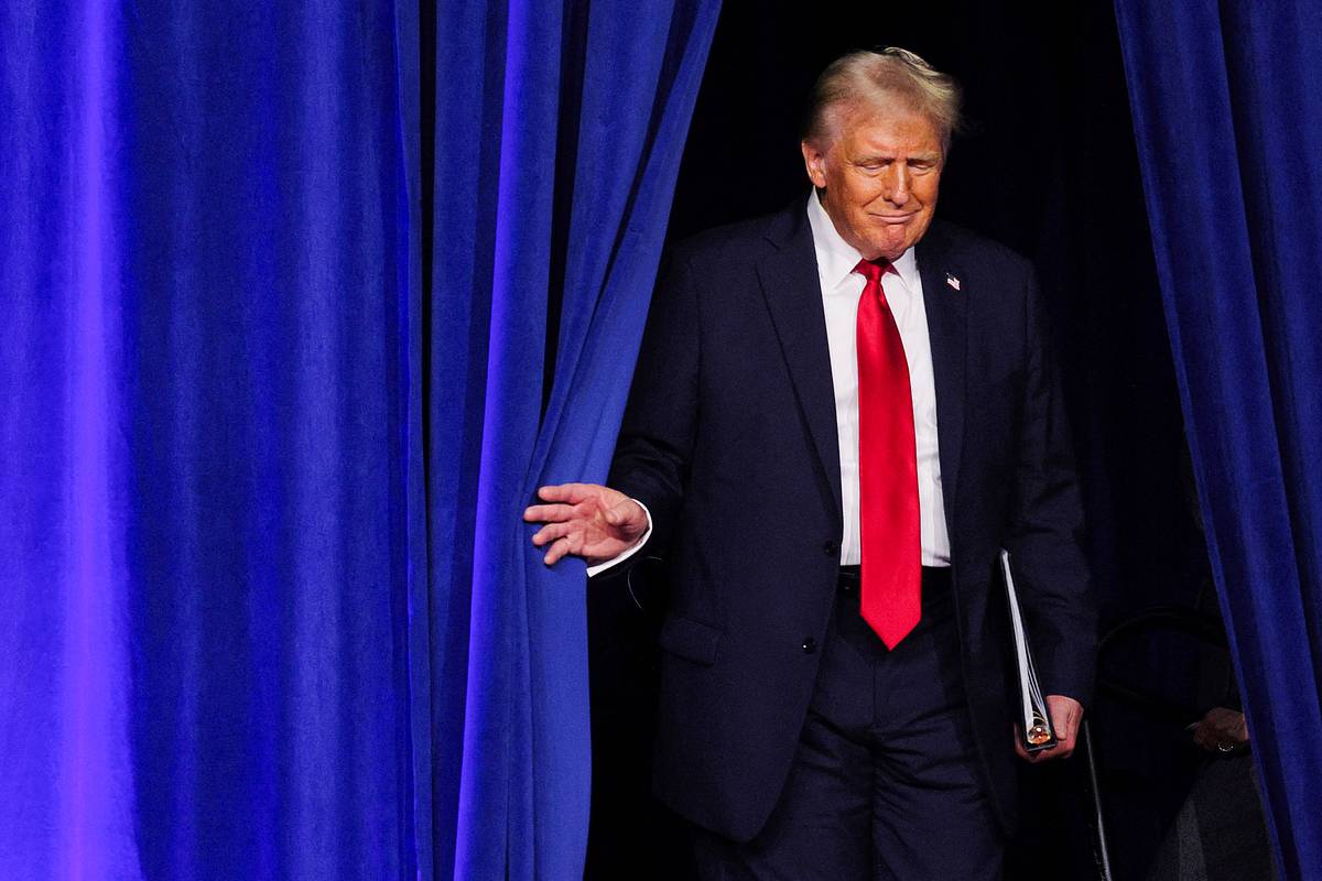 Donald Trampın Qırmızı Qalstuk Seçimi - Simvolika və Mənası