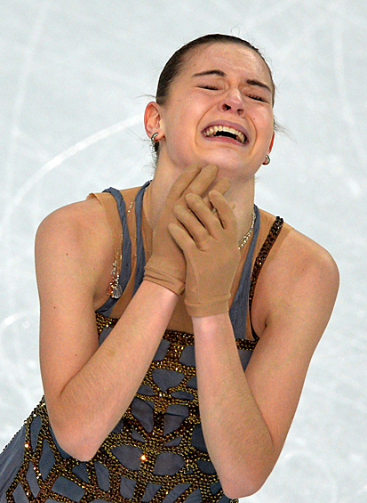 23-летняя Сотникова — двукратный серебряный призёр чемпионатов Европы (2013, 2014), чемпионка мира среди юниоров 2011 года, четырёхкратная чемпионка России.