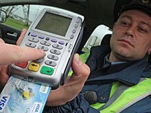 Необычное применение пластиковой карты в машине