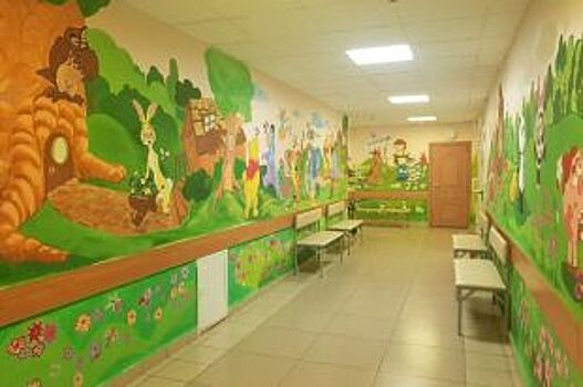 На стенах детской больницы Тольятти нарисовали героев мультфильмов и сказок