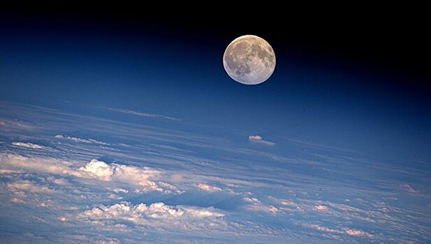 В ночь на субботу россияне увидят полутеневое затмение Луны