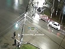 Странное ДТП попало на камеры на перекрестке в Арзамасе