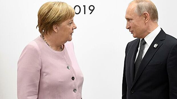 Меркель отказалась отвечать на вопрос о переговорах с Путиным
