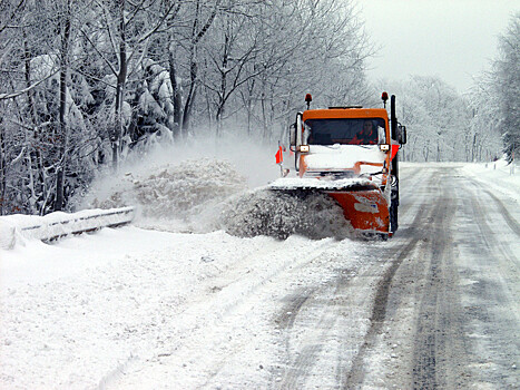 Пензенские автодороги разного значения из-за выпавшего снега начали убирать 33 компании