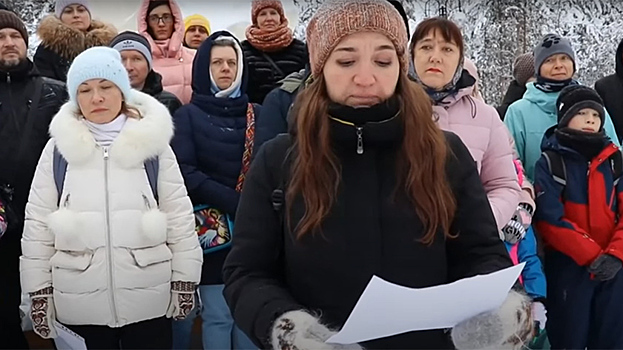 «Обращаемся к президенту»: в Ноябрьске прошёл митинг антиваксеров