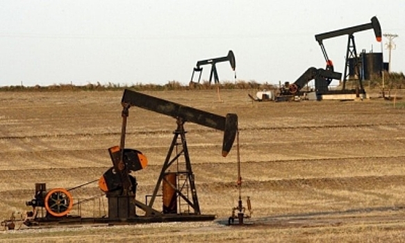 Нефть продолжает дорожать на данных API о сокращении запасов в США