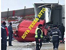 В Нижнеломовском районе столкнулись три фуры