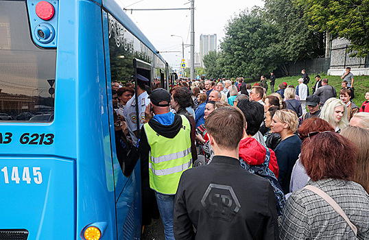 «Месиво людей». Жители юго-запада Москвы ищут обходные пути из-за закрытия метро